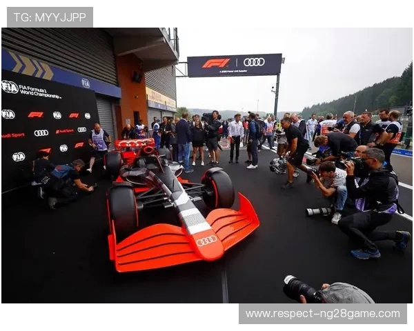 F1赛季最新动态揭秘顶尖车队激烈竞争与车手策略分析